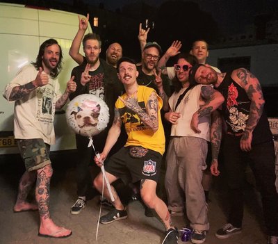 Dienstagabend statt Bandprobe einfach mal spontan eine deiner absoluten Lieblingsbands supporten.