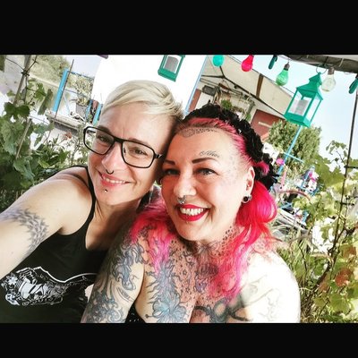 Ich hatte heute wunderbaren besuch von meiner langjährigen freundin und tattookollegin anke von kurz aber zuckerschön♥️♥️♥️