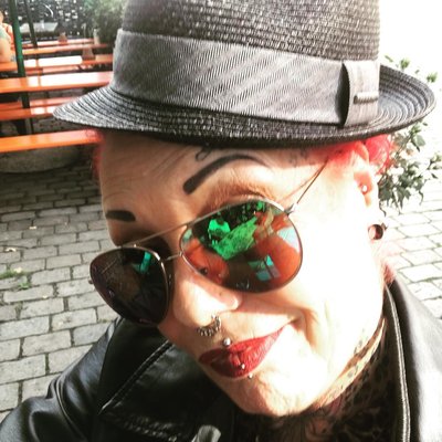 Mal schnell dem lars hut und brille geklaut 😂😂😂habt n schönen Abend euer tschigg