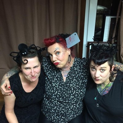 Mit einer axt und 2 spinnen im Kopf gehn wir noch lange nicht nach hause,bubblegumart wünscht euch allen ein happy 🎃