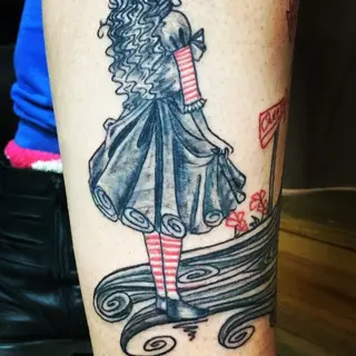 Tattoo von Tschiggy mit Alice im Wunderland im Bubblegum-Art-Stil