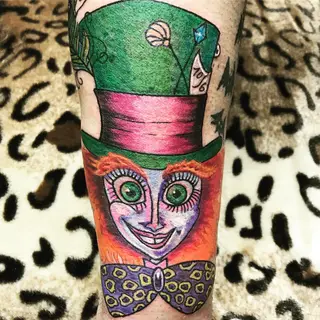 Tattoo von Tschiggy mit Alice im Wunderland im Bubblegum-Art-Stil