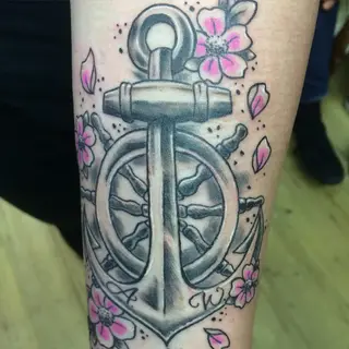 Tattoo von Tschiggy mit einem Anker im Bubblegum-Art-Stil