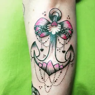 Tattoo von Tschiggy mit einem Anker im Bubblegum-Art-Stil