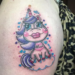 Tattoo von Tschiggy mit einem Einhorn im Bubblegum-Art-Stil