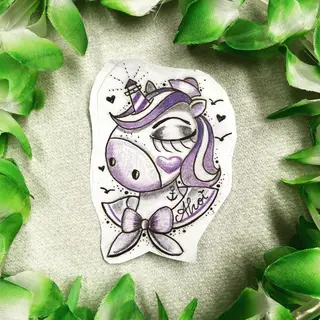 Tattoo-Entwurf von Tschiggy mit einem Einhorn im Bubblegum-Art-Stil