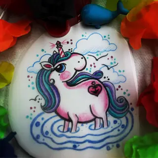 Tattoo-Entwurf von Tschiggy mit einem Einhorn im Bubblegum-Art-Stil