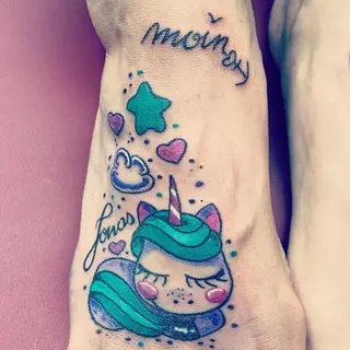 Tattoo-Entwurf von Tschiggy mit einem Einhorn im Bubblegum-Art-Stil