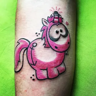 Tattoo von Tschiggy mit einem Einhorn im Bubblegum-Art-Stil