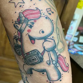 Tattoo-Entwurf von Tschiggy mit einem Einhorn im Bubblegum-Art-Stil