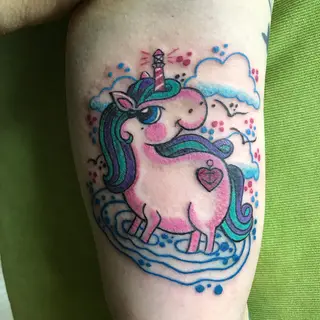 Tattoo von Tschiggy mit einem Einhorn im Bubblegum-Art-Stil