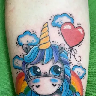 Tattoo von Tschiggy mit einem Einhorn im Bubblegum-Art-Stil