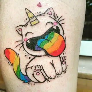 Tattoo von Tschiggy mit einem Einhorn im Bubblegum-Art-Stil