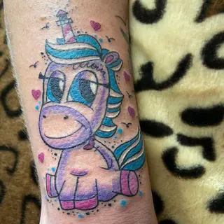 Tattoo von Tschiggy mit einem Einhorn im Bubblegum-Art-Stil