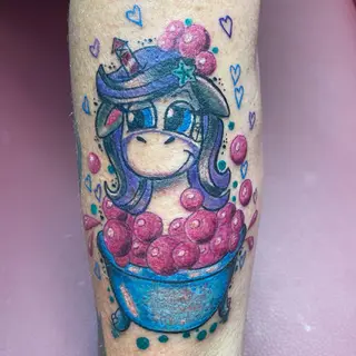 Tattoo-Entwurf von Tschiggy mit einem Einhorn im Bubblegum-Art-Stil
