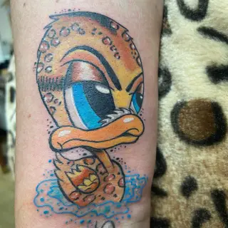 Tattoo von Tschiggy mit einer Ente im Bubblegum-Art-Stil