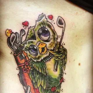 Tattoo von Tschiggy mit einer Eule im Bubblegum-Art-Stil
