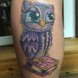 Tattoo von Tschiggy mit einer Eule im Bubblegum-Art-Stil