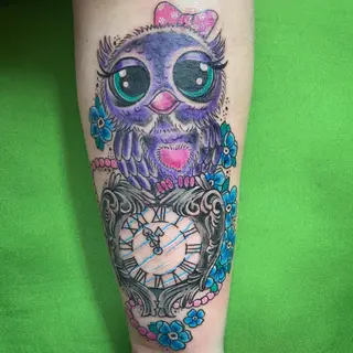 Tattoo von Tschiggy mit einer Eule im Bubblegum-Art-Stil