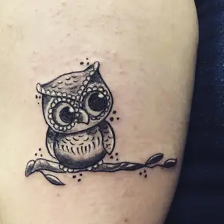 Tattoo von Tschiggy mit einer Eule im Bubblegum-Art-Stil