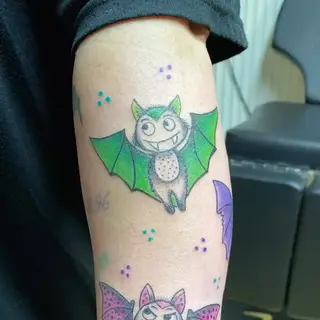 Tattoo-Entwurf von Tschiggy mit einer Fledermaus im Bubblegum-Art-Stil