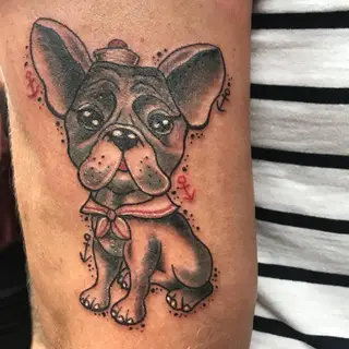 Tattoo von Tschiggy mit einer französischen Bulldogge und einem Hund im Bubblegum-Art-Stil