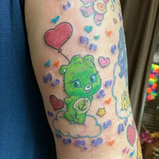 Tattoo von Tschiggy mit einem Glücksbärchi im Bubblegum-Art-Stil