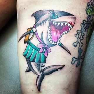 Tattoo von Tschiggy mit einem Hai im Bubblegum-Art-Stil