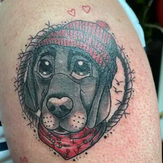 Tattoo von Tschiggy mit einem Hund im Bubblegum-Art-Stil