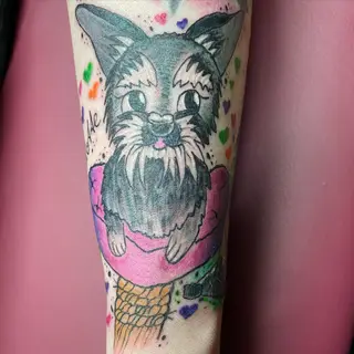 Tattoo von Tschiggy mit einem Hund im Bubblegum-Art-Stil