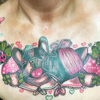 Tattoo von Tschiggy mit einem Hund und einer französischen Bulldogge im Bubblegum-Art-Stil