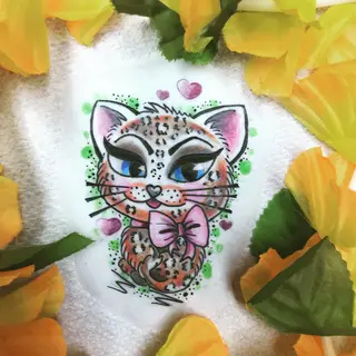 Tattoo-Entwurf von Tschiggy mit einer Katze im Bubblegum-Art-Stil