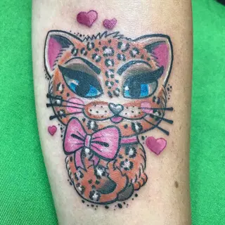 Tattoo von Tschiggy mit einer Katze im Bubblegum-Art-Stil