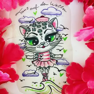 Tattoo-Entwurf von Tschiggy mit einer Katze im Bubblegum-Art-Stil