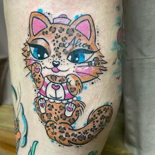 Tattoo-Entwurf von Tschiggy mit einer Katze im Bubblegum-Art-Stil