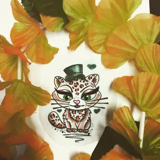 Tattoo-Entwurf von Tschiggy mit einer Katze im Bubblegum-Art-Stil