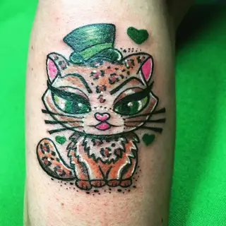 Tattoo von Tschiggy mit einer Katze im Bubblegum-Art-Stil