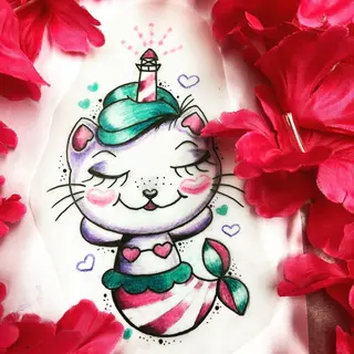 Tattoo-Entwurf von Tschiggy mit einer Katze und einer Meerjungfrau im Bubblegum-Art-Stil