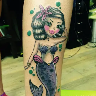 Tattoo von Tschiggy mit einer Meerjungfrau im Bubblegum-Art-Stil