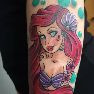 Tattoo von Tschiggy mit einer Meerjungfrau im Bubblegum-Art-Stil