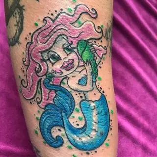 Tattoo von Tschiggy mit einer Meerjungfrau im Bubblegum-Art-Stil