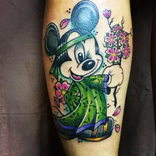 Tattoo von Tschiggy mit Mickey Mouse im Bubblegum-Art-Stil