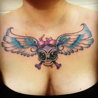 Tattoo von Tschiggy mit einem Totenkopf im Bubblegum-Art-Stil