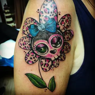 Tattoo von Tschiggy mit einem Totenkopf im Bubblegum-Art-Stil
