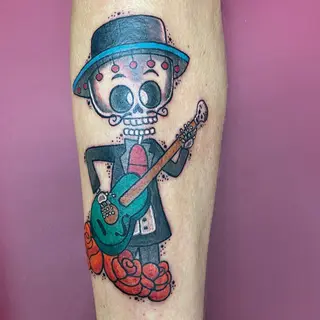 Tattoo von Tschiggy mit einem Totenkopf im Bubblegum-Art-Stil