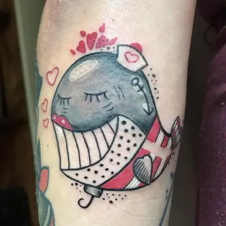 Tattoo von Tschiggy mit einem Wal im Bubblegum-Art-Stil