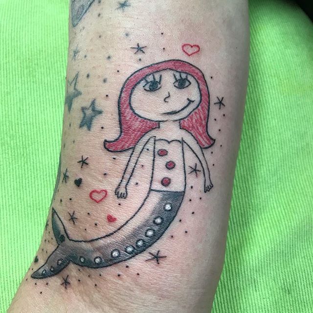 51522783 1579307905537720 5227286519933232125 n - #mermaidtattoo #meerjungfrau #mermaid #kinderzeichnung #love #motheranddaughter #kinderliebe #childlove #blackandredtattoo #tschiggy #tschiggys #tschiggysbubblegumarttattoo #hamburgtattoo #tattoohamburg #femaletattooartist #germantattooers #hamburgtattooers #ink #inkstagram #tattoo #tätowierung  Es war mir eine freude,danke nicole️️️  #mermaidtattoo #meerjungfrau #mermaid #kinderzeichnung #love #motheranddaughter #kinderliebe #childlove #blackandredtattoo #tschiggy #tschiggys #tschiggysbubblegumarttattoo #hamburgtattoo #tattoohamburg #femaletattooartist #germantattooers #hamburgtattooers #ink #inkstagram #tattoo #tätowierung  Es war mir eine freude,danke nicole️️️