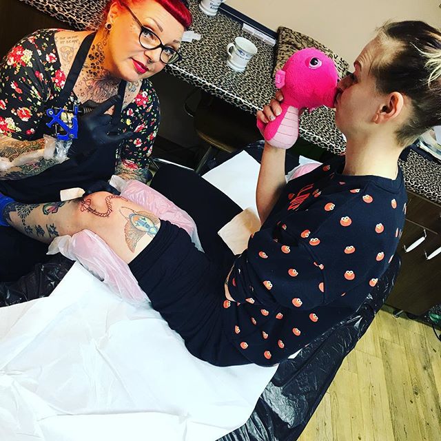 51919852 304251856951999 78050567718709353 n - Kniesession No.1 #knietattoo #tschiggysbubblegumarttattoo #selfmade #tauamknie #hamburgtattoo #tattoohamburg  #femaletattooartist #ilovemyjob️ #germantattooartist #comictattoo #seil #robetattoo #inkstagram #inkstattoo #inkstagrammers #ink #inked #kneetattoo  Kniesession No.1 #knietattoo #tschiggysbubblegumarttattoo #selfmade #tauamknie #hamburgtattoo #tattoohamburg  #femaletattooartist #ilovemyjob️ #germantattooartist #comictattoo #seil #robetattoo #inkstagram #inkstattoo #inkstagrammers #ink #inked #kneetattoo