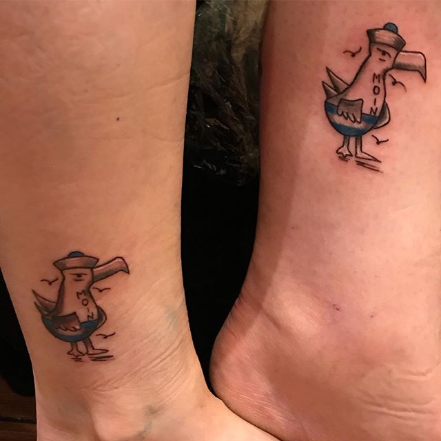 59303970 2461261773934231 772471525491176462 n - #kackvögel #germantattooers #hamburgtattooers #möwentattoo #möwen #seagulltattoo #spiekeroogertattootreff #hafenliebe #inselliebe #geschwisterliebe #geschwistertattoo #schwesterntattoo #sistertattoos #liebe #ink #inkstagram #tschiggy #tschiggys #tschiggysbubblegumarttattoo #hamburgtattoo #tattoohamburg #femaletattooartist #tattoo #tätowierung  Und die beiden letzten kackvögel,danke an heike und sarah @sabogl  es war mir eine Freude ️️  #kackvögel #germantattooers #hamburgtattooers #möwentattoo #möwen #seagulltattoo #spiekeroogertattootreff #hafenliebe #inselliebe #geschwisterliebe #geschwistertattoo #schwesterntattoo #sistertattoos #liebe #ink #inkstagram #tschiggy #tschiggys #tschiggysbubblegumarttattoo #hamburgtattoo #tattoohamburg #femaletattooartist #tattoo #tätowierung  Und die beiden letzten kackvögel,danke an heike und sarah @sabogl  es war mir eine Freude ️️