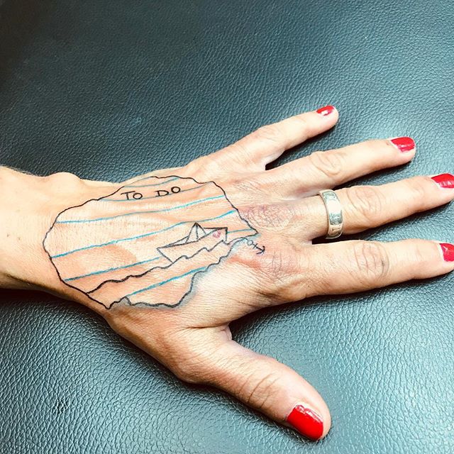 65848732 145775839841733 5983663313972917896 n - #notizen #notice #handtattoo #todo #papership #papierschiffchen #smalltattoo #cutetattoo #tschiggy #tschiggys #tschiggysbubblegumarttattoo #hamburgtattoo #tattoohamburg #hamburgtattooers #germantattooers #femaletattooartist #tätowierung #tattoo #ink #inked #inkstagram #linetattoo  Einen Notizzettel könnten wir alle brauchen danke an die süsse sandra️🏴‍☠️️  #notizen #notice #handtattoo #todo #papership #papierschiffchen #smalltattoo #cutetattoo #tschiggy #tschiggys #tschiggysbubblegumarttattoo #hamburgtattoo #tattoohamburg #hamburgtattooers #germantattooers #femaletattooartist #tätowierung #tattoo #ink #inked #inkstagram #linetattoo  Einen Notizzettel könnten wir alle brauchen danke an die süsse sandra️🏴‍☠️️